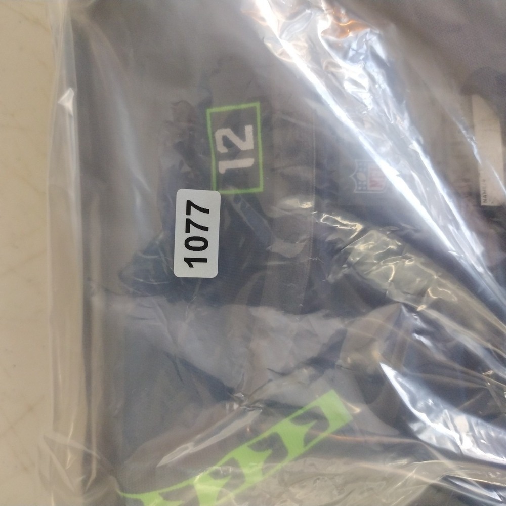 Nike On Field Seattle Seahawks NFL Jersey Shirt Russell Wilson #3 Youth LG Blue - Picture 16 of 16
